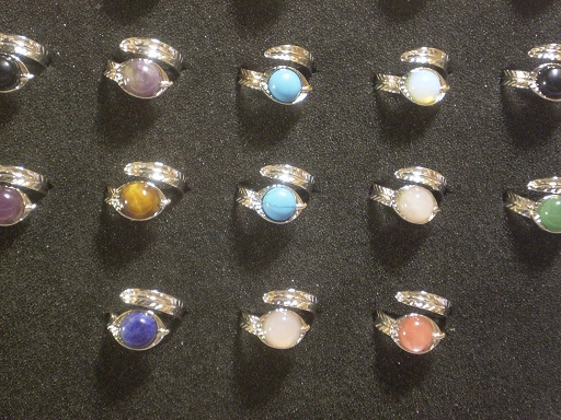Adjustable rings, 1 cabochon each.